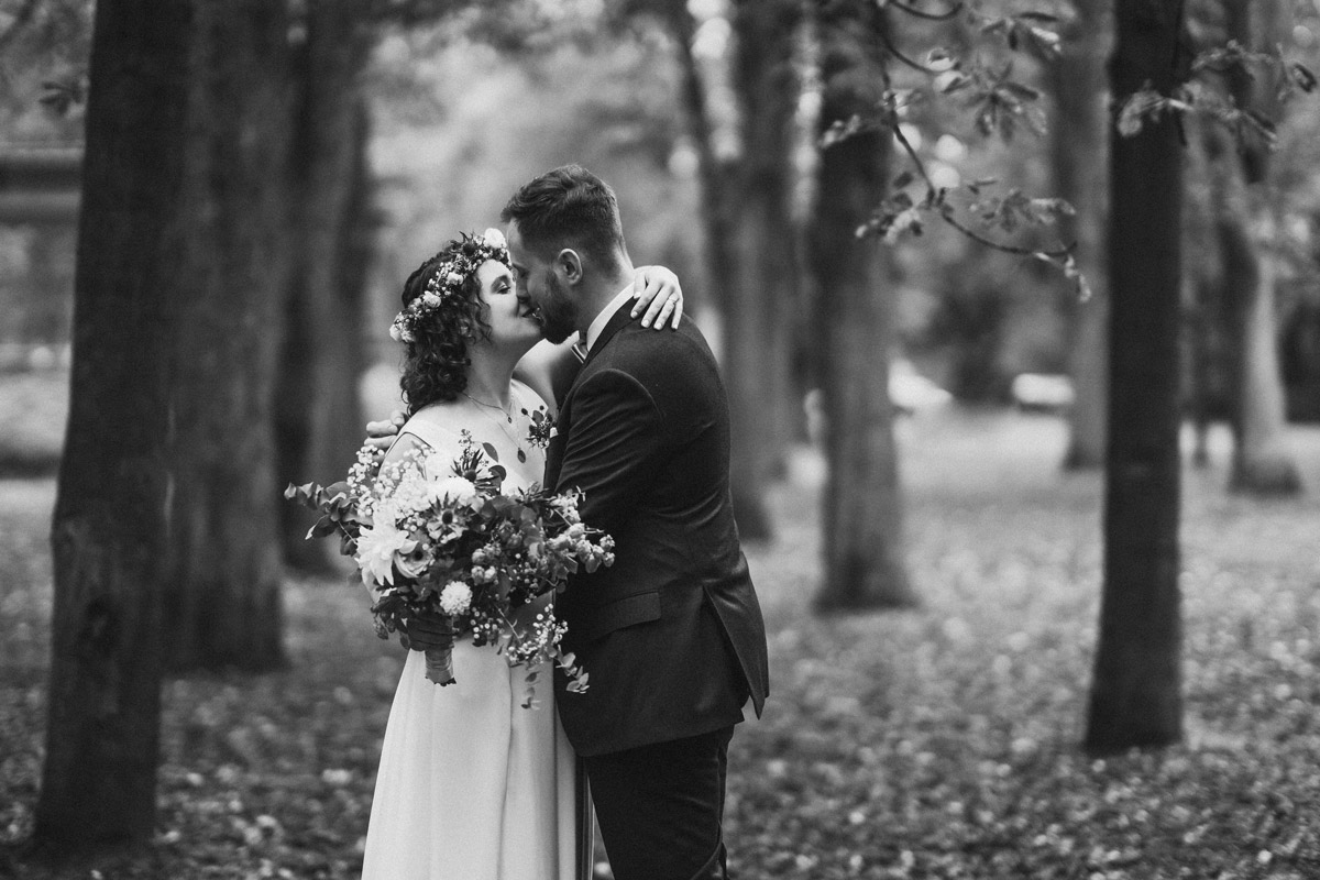 Herbsthochzeit Hochzeitsfotograf Berlin - Standesamt Corona Hochzeit in Brandenburg mit Hochzeitsfilm von Hochzeitsvideograf Berlin in Bekemühle in Dannenwalde © www.hochzeitslicht.de #hochzeitslicht