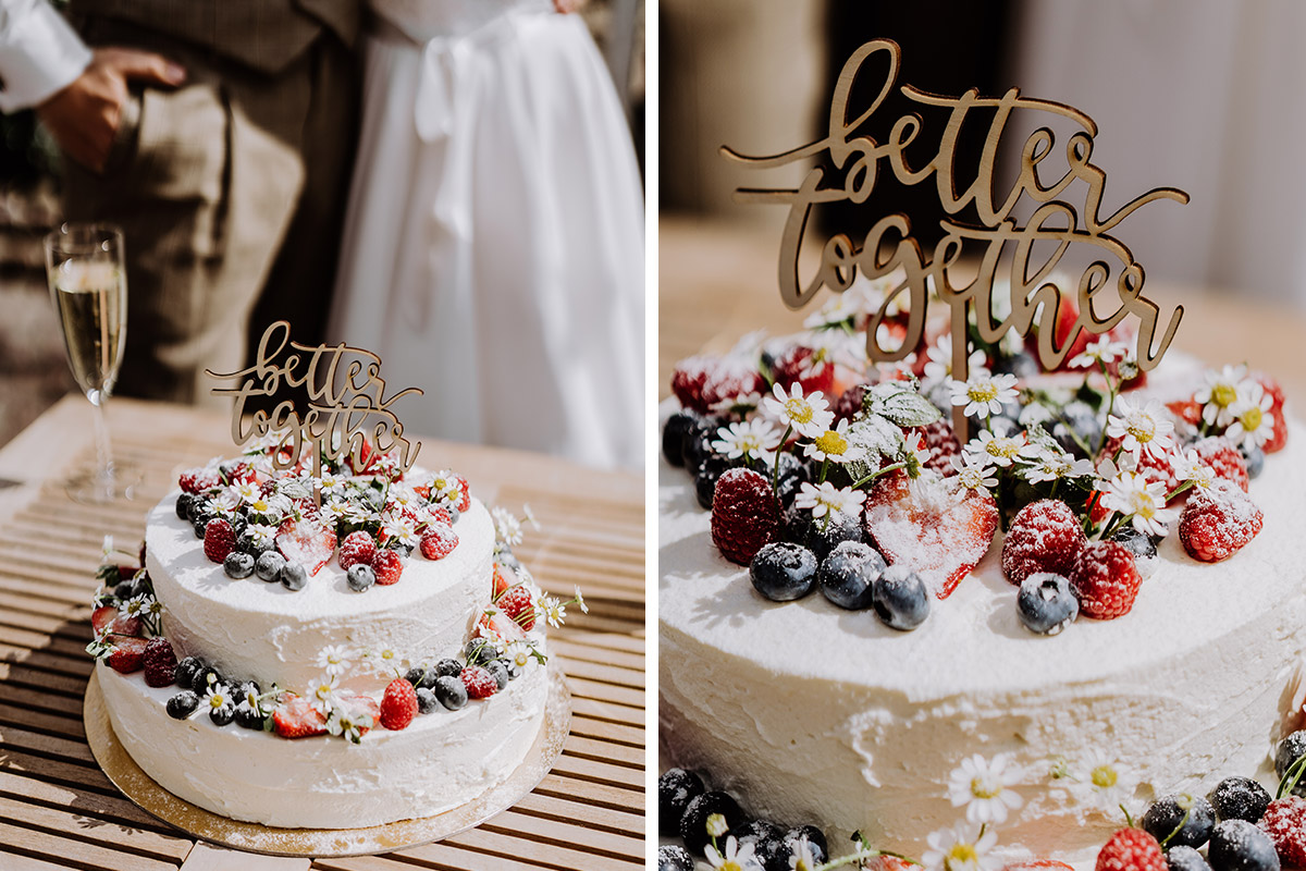 Hochzeitstorte Sommerhochzeit Beeren - Standesamt Berlin Rathaus Pankow Hochzeitsfotograf © www.hochzeitslicht.de #hochzeitslicht Garten DIY-Hochzeit Ideen im Hochzeitsblog