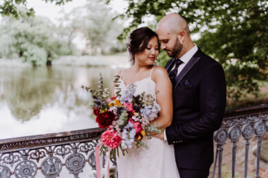 Hochzeit Brautpaar im Park Schloss Charlottenburg Berlin