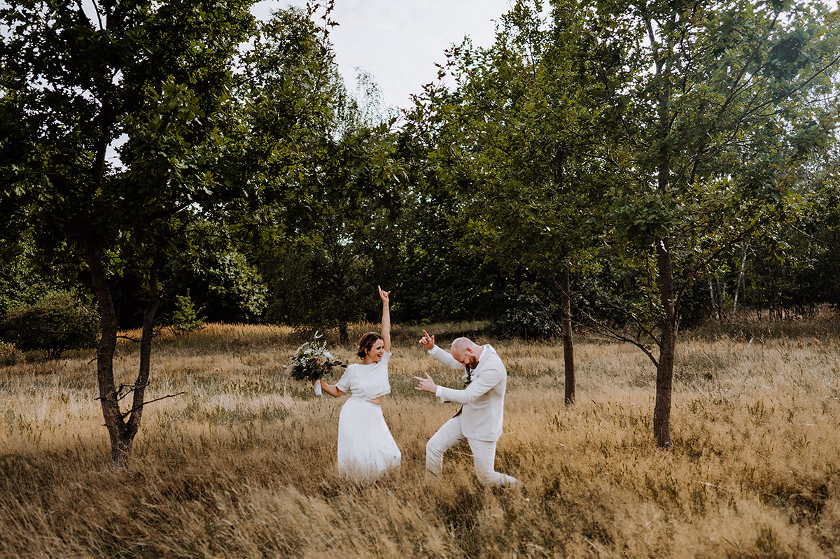 cooles Brautpaarfoto von Gut Wendgräben Hochzeit