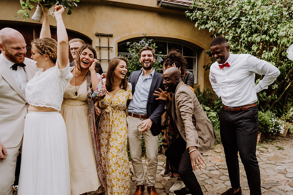 lustiges Gruppenfoto Hochzeitsgäste