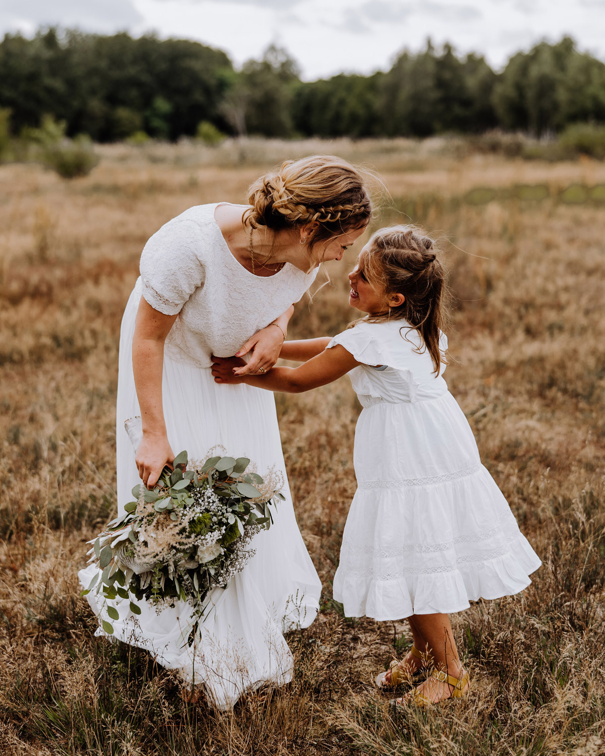 Hochzeit mit Kind auf Feld von Gut Wendgräben in Brandenburg