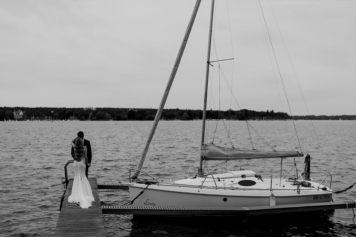 Boho Hochzeit mit Boot an Villa Blumenfisch