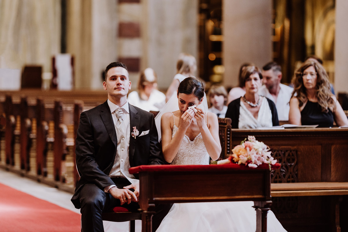 Herz-Jesu-Kirche Berlin Trauung mit Braut die weint