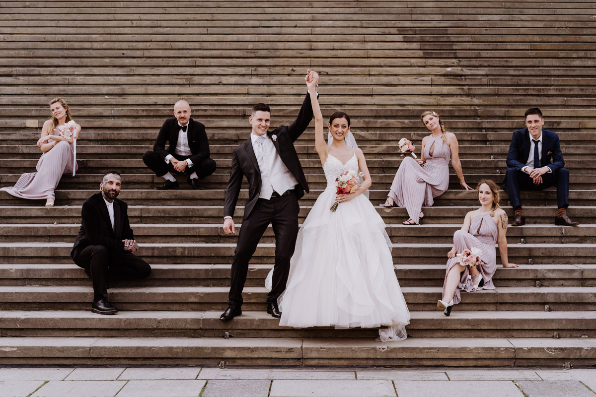 Gruppenfoto Trauzeugen, Brautjungfern und Bestman von Hochzeitsfotograf Berlin