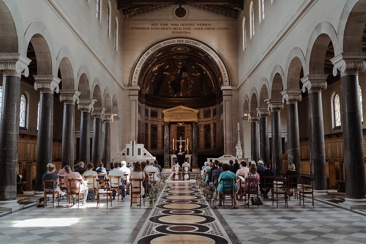 evangelische Friedenskirche Hochzeit Übersichtsaufnahme von hinten