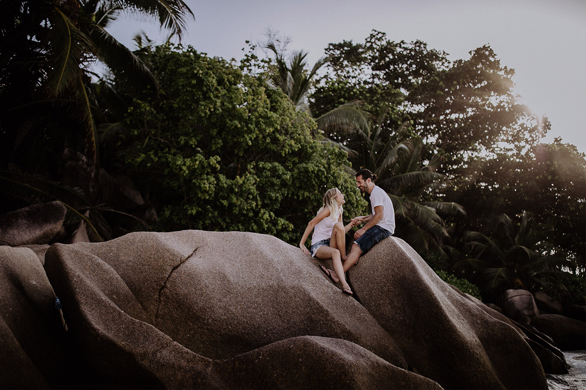 Seychelles pre-wedding photo shoot at the beach with destination photographer Berlin