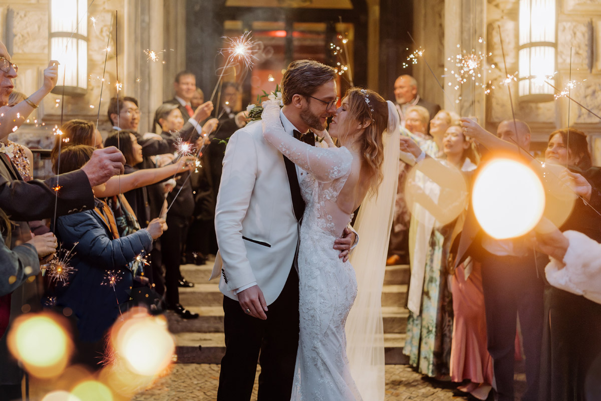 Hotel de Rome Berlin Hochzeit mit leuchtenden Wunderkerzen